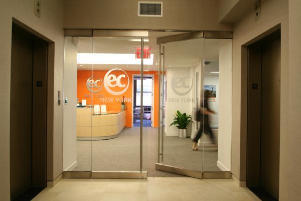 Ec_new_york_centre_front_door